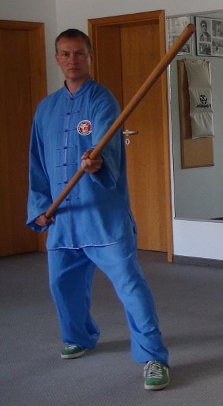 Stock-Kampf-Kaufbeuren.jpg Einzeltraining mit langem Stock "Bo"